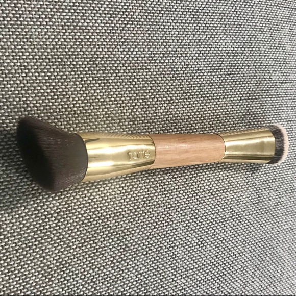 ❌SOLD❌ NWOT - Tarte contouring brush - Picture 4 of 5